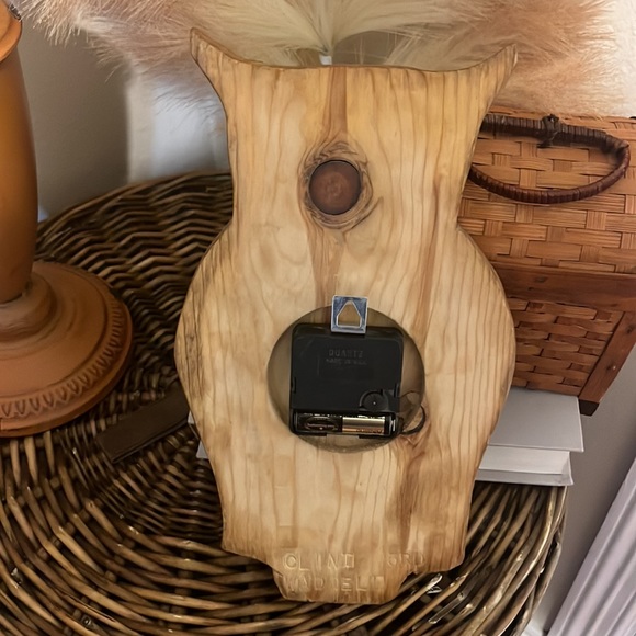 Vintage Wooden Hand Carved Owl Clock/ 11.5 x 7 x .75 LHW - Picture 4 of 7